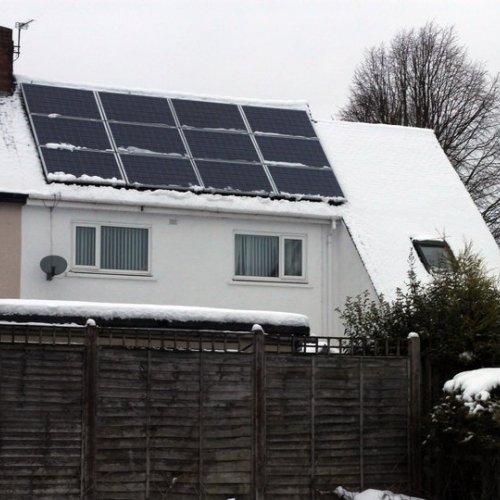 Funguje fotovoltaika v zimě? Kolik vyrobí elektřiny?